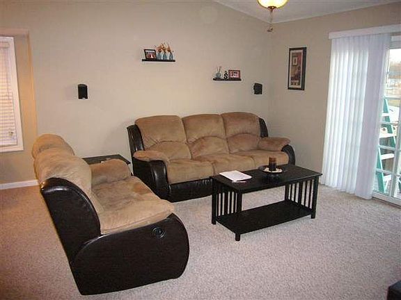 3rd image of 10 Parkshores Dr