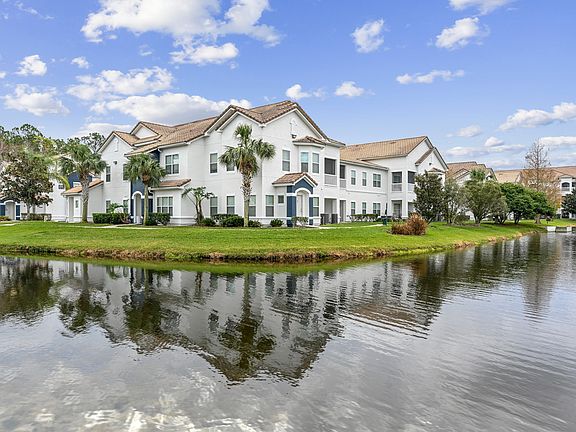 Exterior Amenity Pond (2)