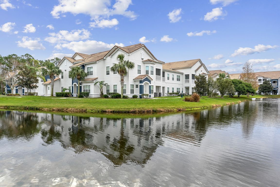 Exterior Amenity Pond (2)