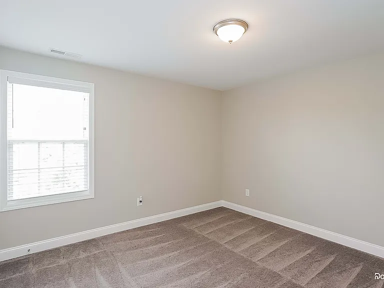102 Sage Dr — Photo 7