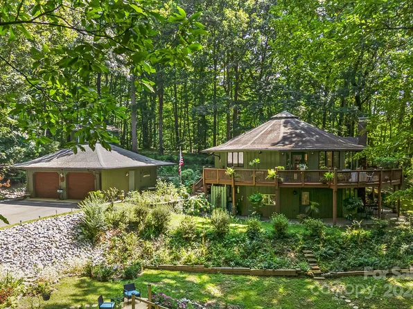 124 Lakemont Dr, Flat Rock, NC 28731