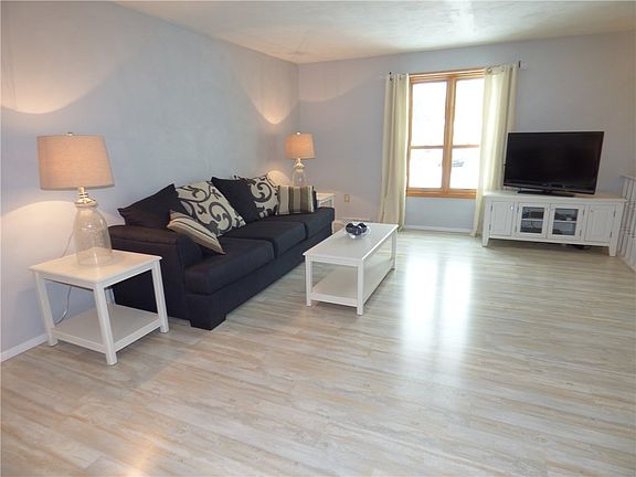 5th image of 22 Laurel Valley Dr