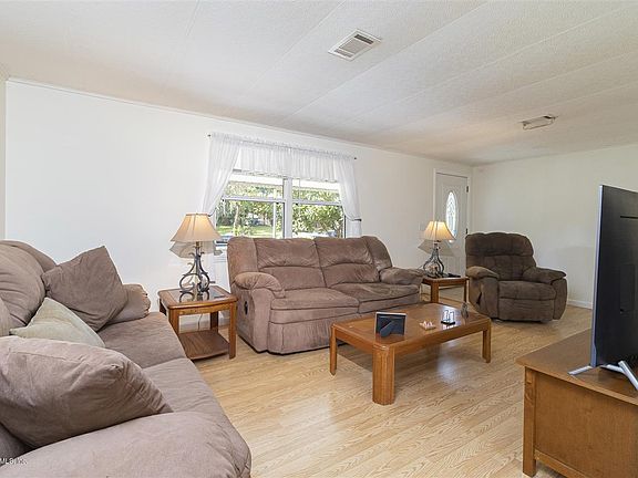 4th image of 317 Saint Augustine South Dr