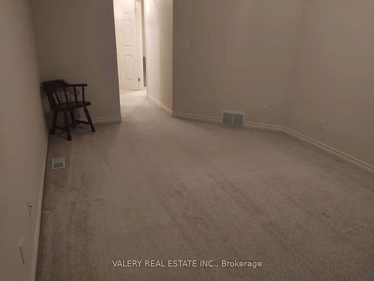 1058 Lexington Cir — Photo 13