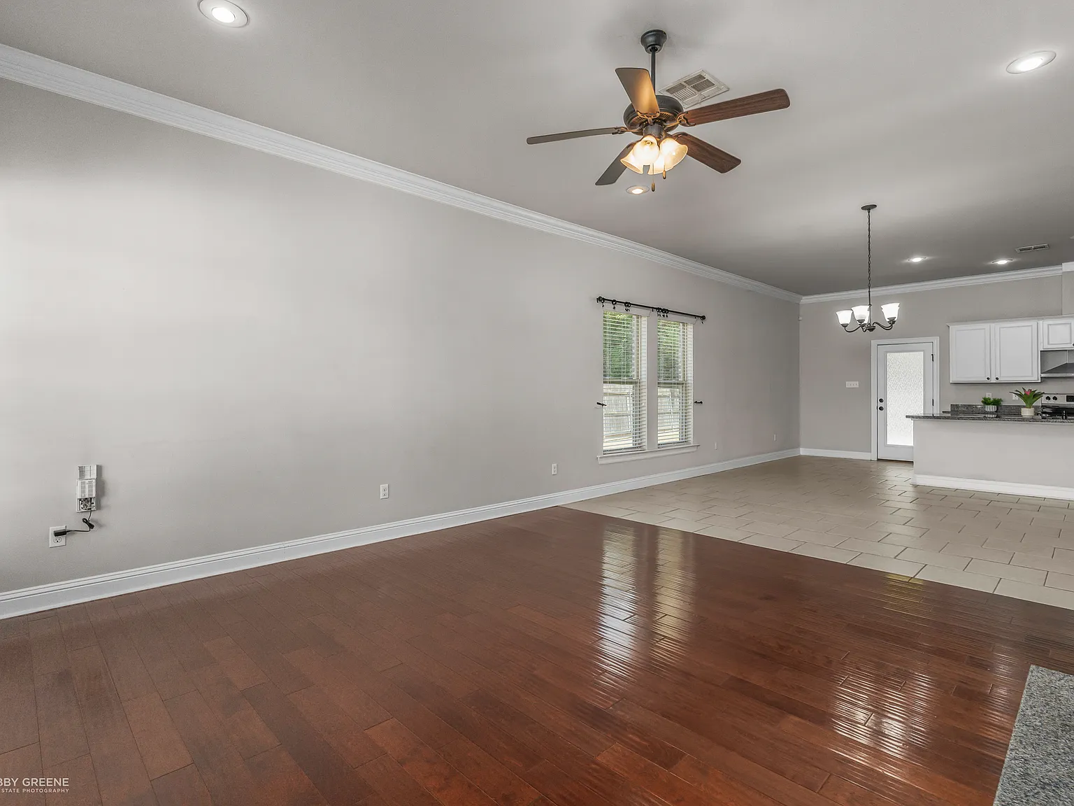 4 bed, 1906 sqft, $2,400 — Photo 2