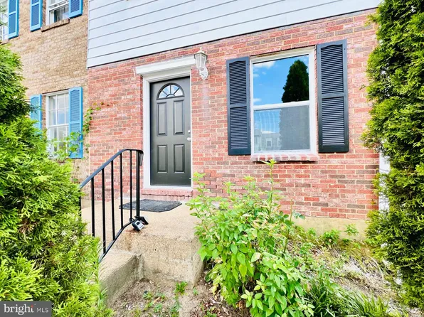 8214 Dunfield Ct, Severn, MD 21144