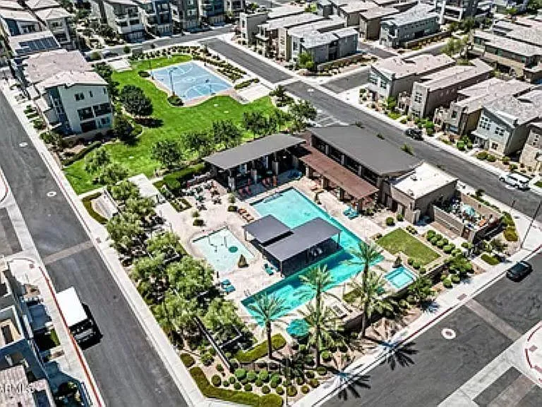 7030 W Post Rd — Photo 33