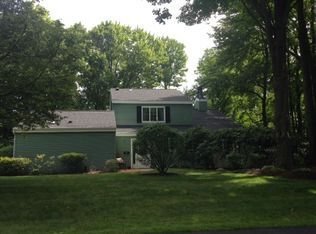 8 Willow Dr, Delmar, NY 12054