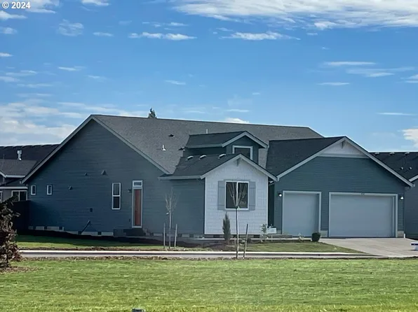 1422 Darlington Dr #203, Junction City, OR 97448