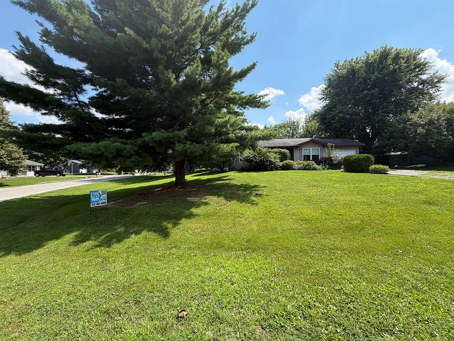 3 bed, 1.5 bath, 1290 sqft, $1,695 — Photo 1