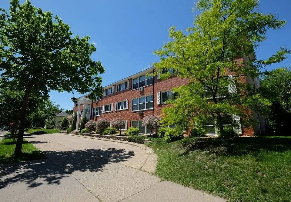 Explore the charm of Central Lakes of Uptown, where community meets convenience. Enjoy beautiful landscaping, modern apartments, and a vibrant location just steps from local attractions. Take the next stepschedule your tour today!