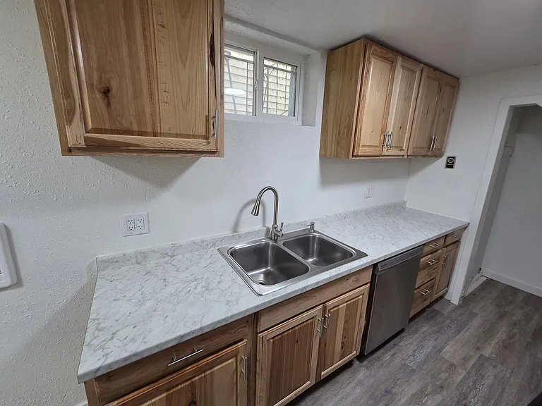 2 bed, 1.0 bath, 850 sqft, $900 — Photo 8