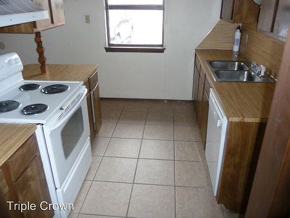 4th image of 1112 NW 52nd Cir