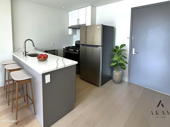 43-46 39th Place image 2 of 3