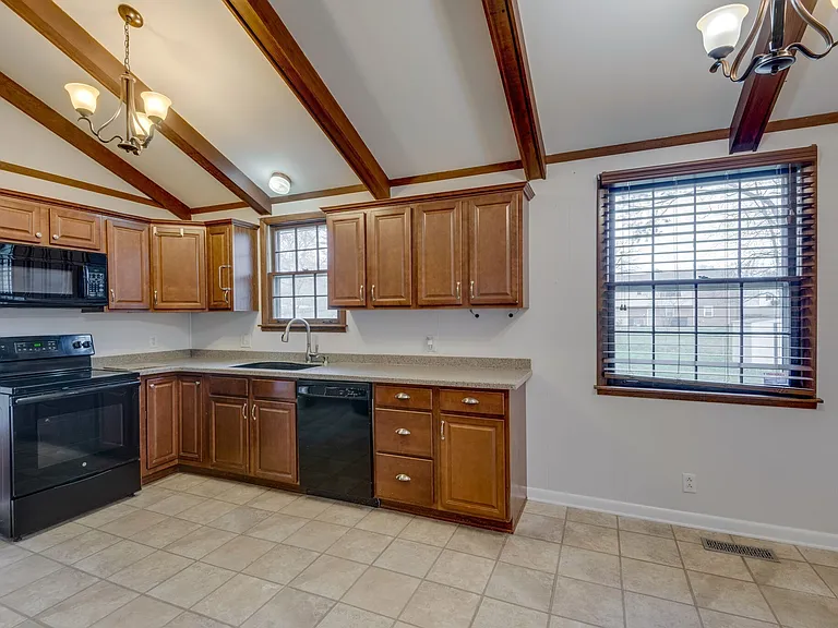 5413 Country Dr — Photo 11