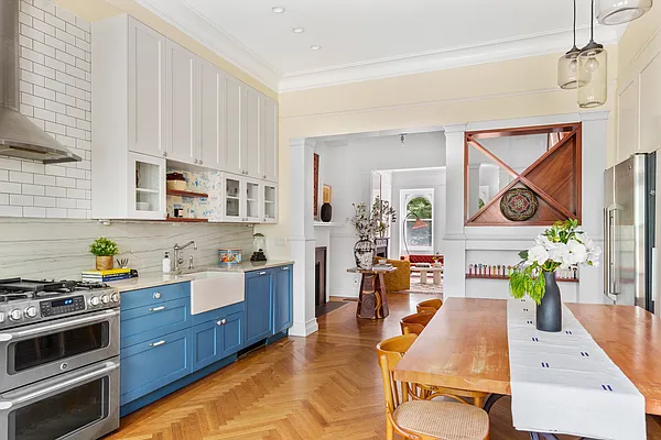 Sold by Compass | media 7