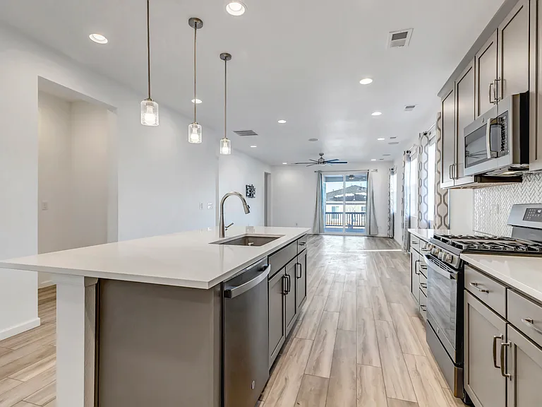 4007 Castle Vista Ln — Photo 12