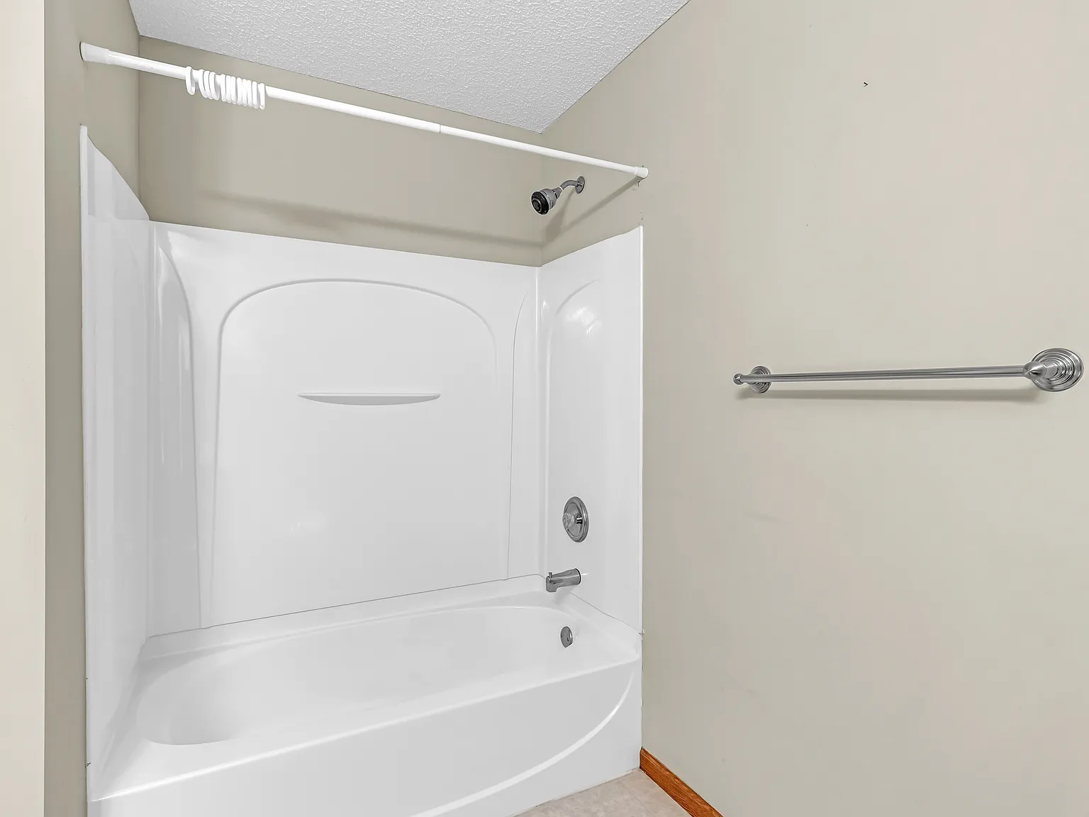2 bed, 1554 sqft, $2,045 — Photo 4