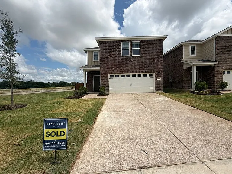 2210 Meadow Park Dr — Photo 4