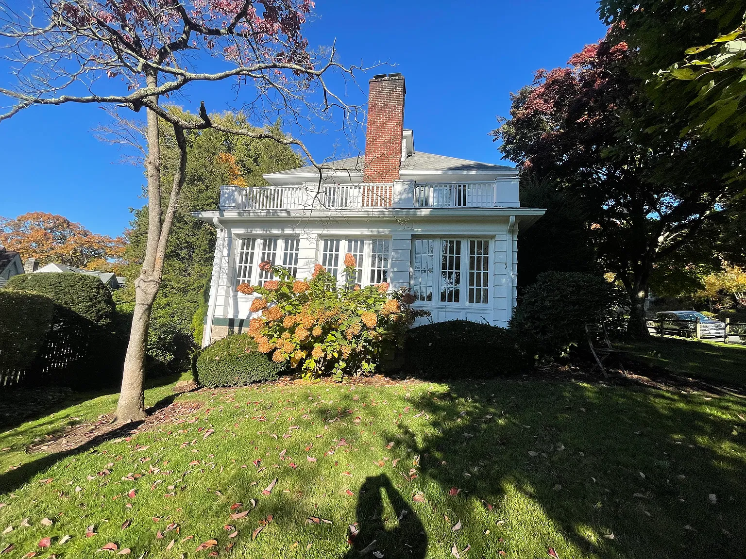 5 bed, 3.5 bath, 3300 sqft, $9,000 — Photo 2