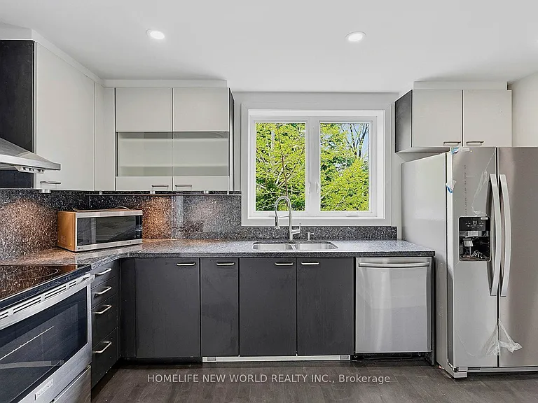 1842 Dundas St E — Photo 9