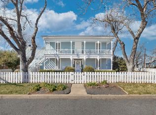 908 N Crockett St, Fredericksburg, TX 78624