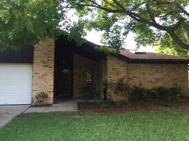 15915 Echo Hill