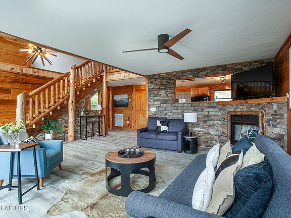 9th image of 920 Falcon View Way