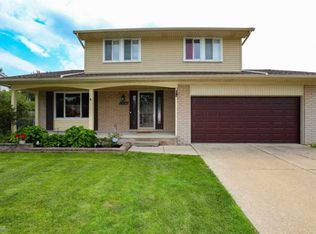 17648 Barry Dr, Clinton Township, MI 48038