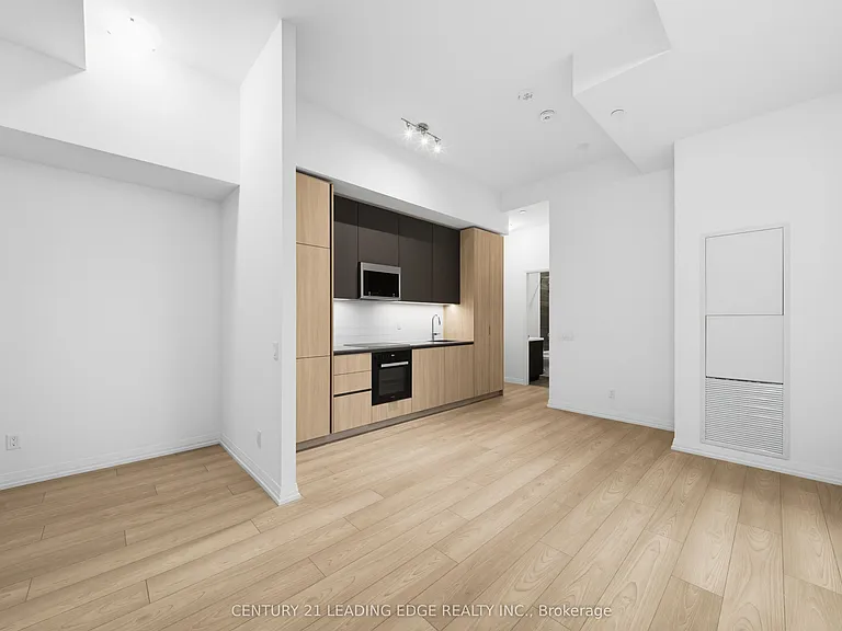 400 King St W #908 — Photo 14