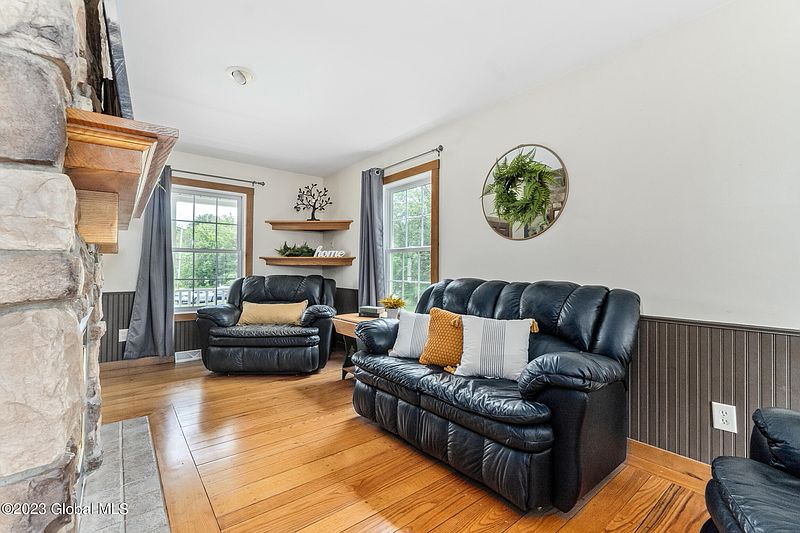 4th image of 771 Grooms Road