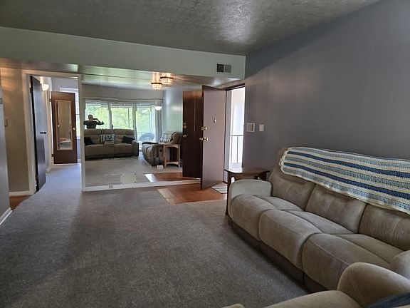 3rd image of 33027 Fargo St