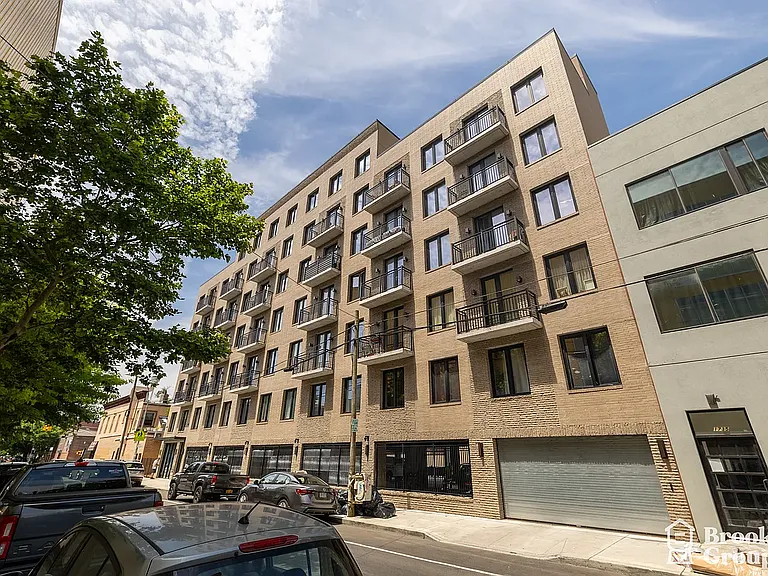 26 Sherman Ave #5H — Photo 17
