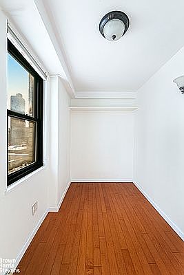 5th image of 401 E 89th St APT 15E