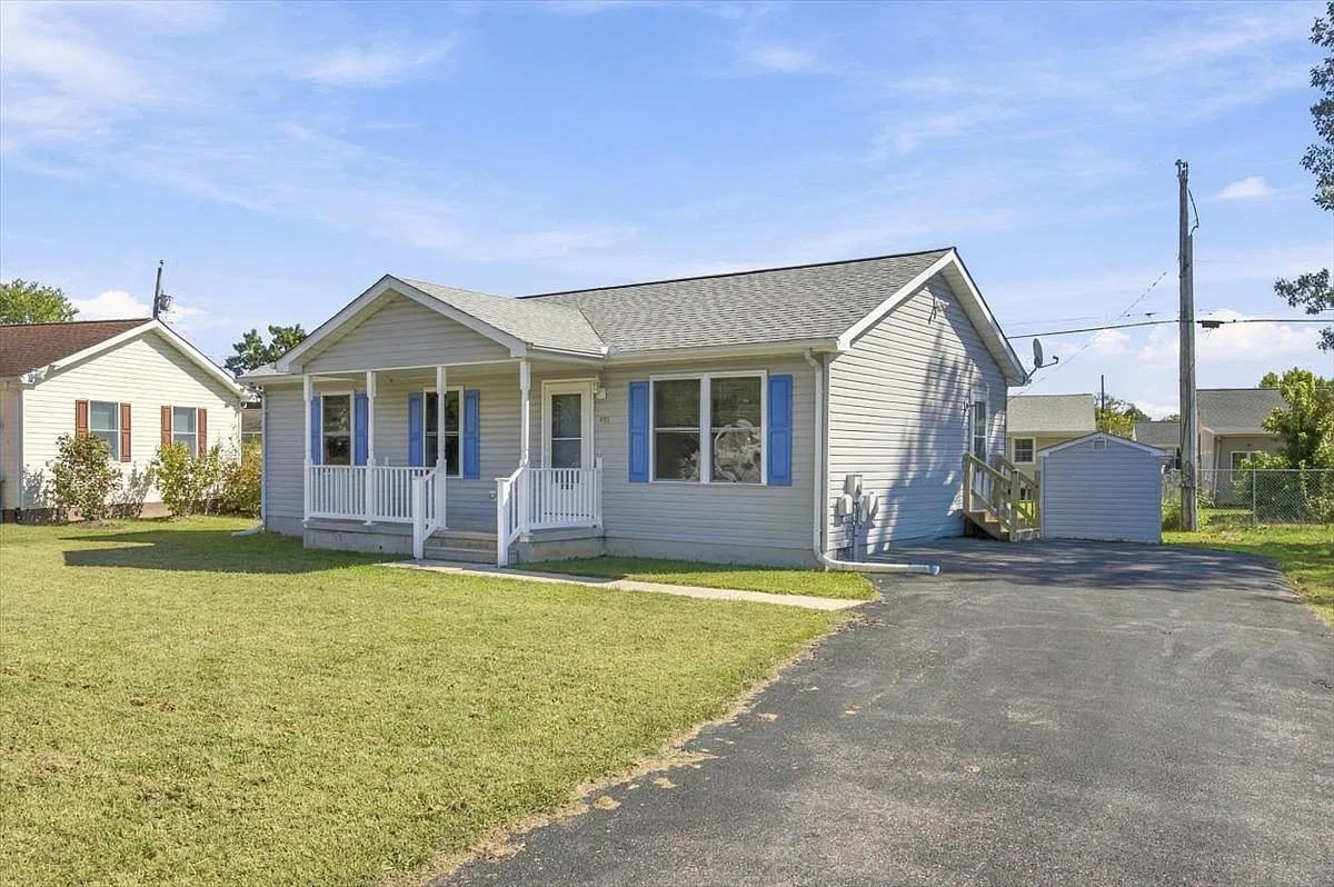 3 bed, 1040 sqft, $2,200 — Photo 3