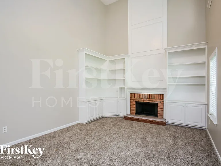 1577 Pinebreeze Dr — Photo 2