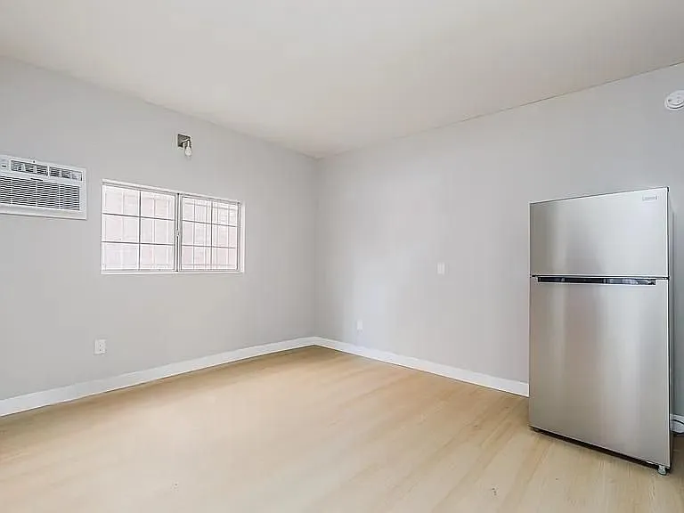 2 bed, 1.0 bath, 750 sqft, $1,750 — Photo 3