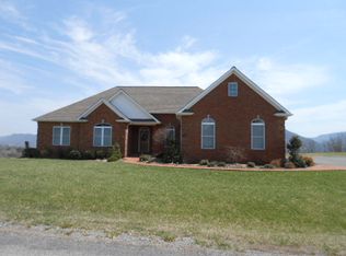 131 Great View Rd, Cedar Bluff, VA 24609