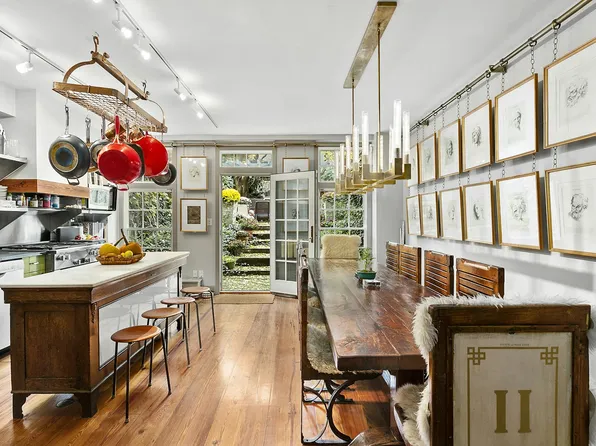 426 W 22nd St, New York, NY 10011