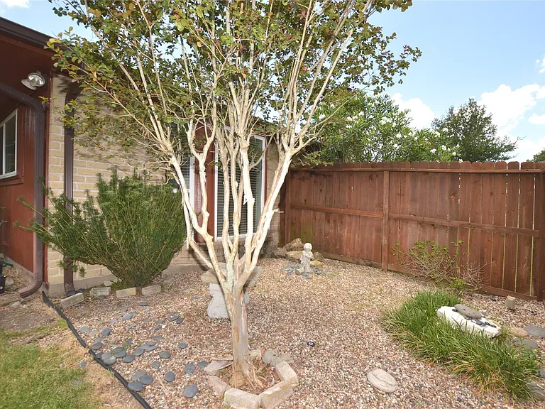 703 Flower Field Ct — Photo 20