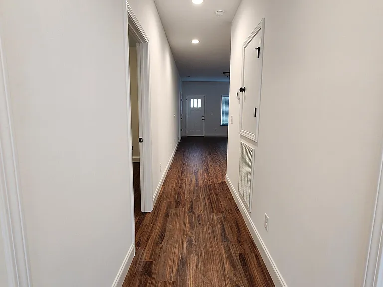 1090 Kinsey Dr — Photo 3