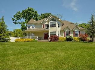 8 Gatz Rd, Riverhead, NY 11901