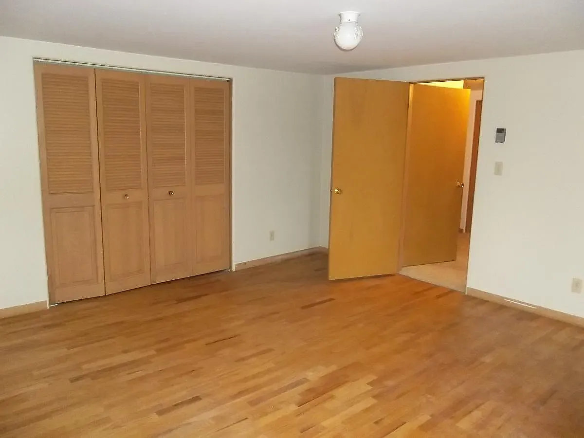 4 bed, 2000 sqft, $1,800 — Photo 4