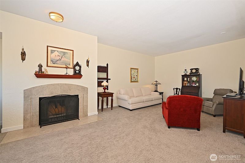5th image of 6710 Parkpoint Way NE #E-402