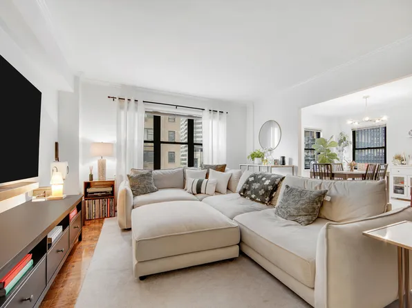 301 East 48th Street 5D image 2 of 14