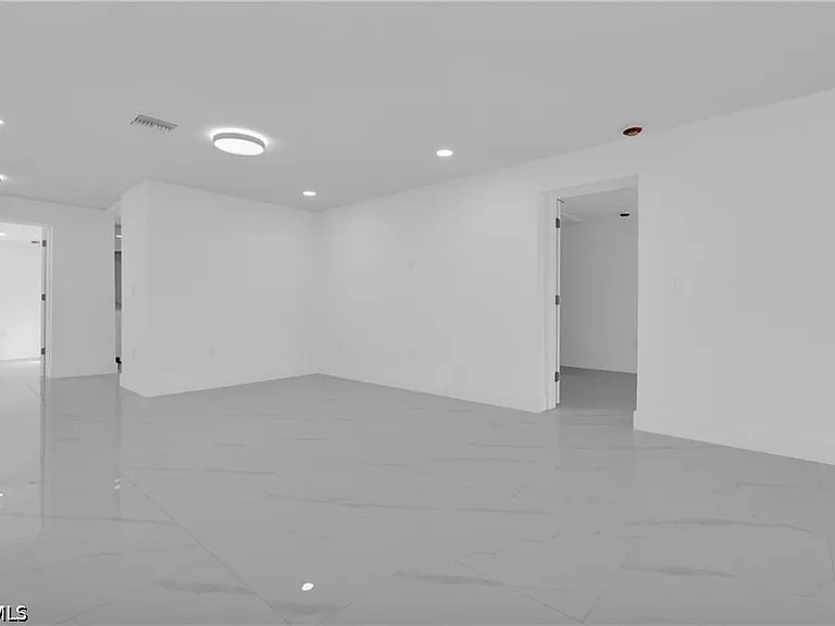 356 New York Dr — Photo 24
