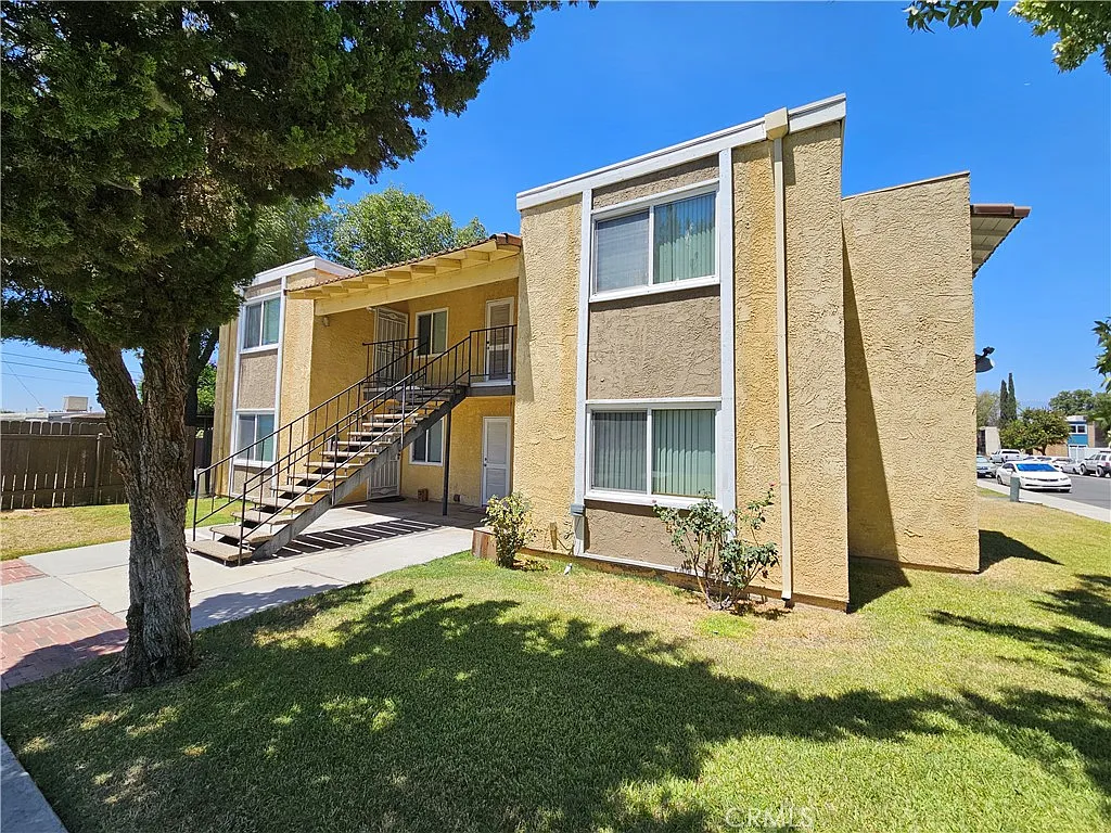 2 bed, 850 sqft, $1,900 — Photo 2