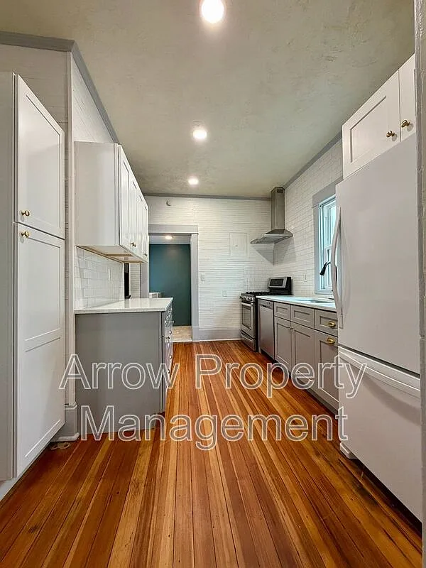 4 bed, 2.0 bath, 1694 sqft, $2,000 — Photo 1
