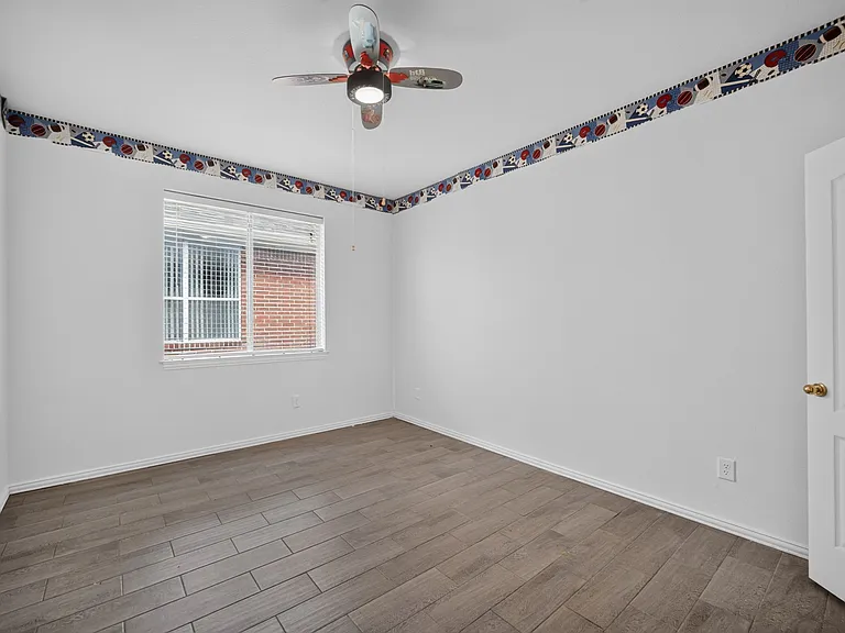308 Keswick Ln — Photo 22