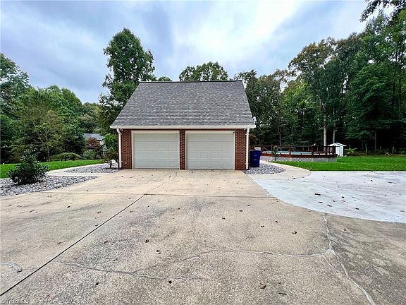 5th image of 420 Poplar Creek Dr
